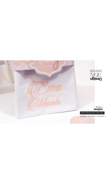 Trusou de botez clasic brodat cumotive dantela in culoarea piersicii, Elegant Peach 16